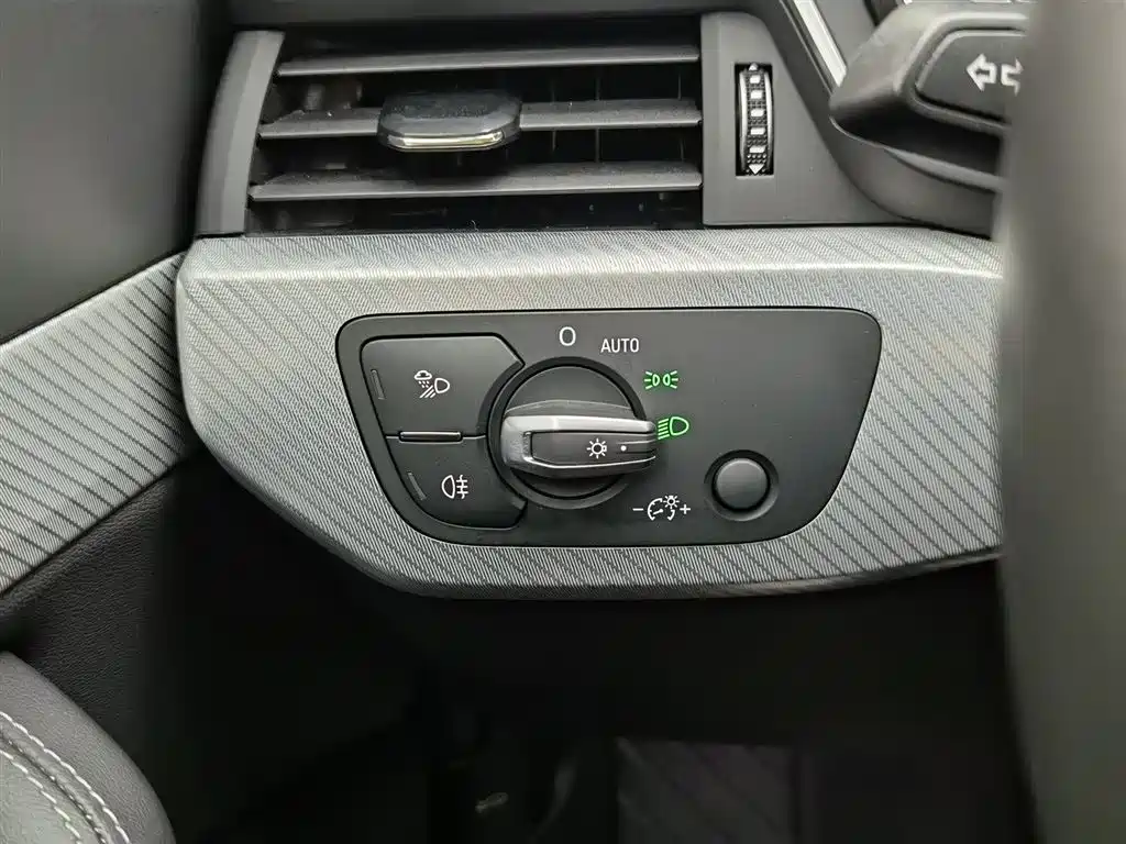 Audi A4L 2020 — фото 21