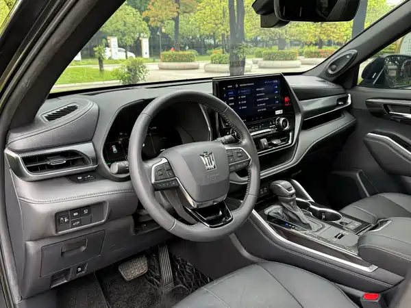 Toyota Crown Kluger 2022