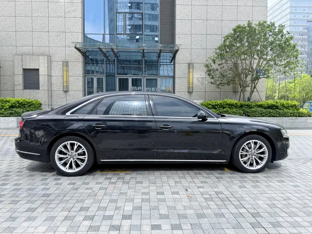 Audi A8 2015 — фото 9