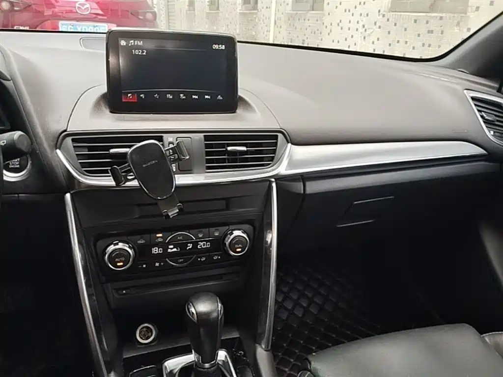 Mazda CX-4 2019 — фото 10