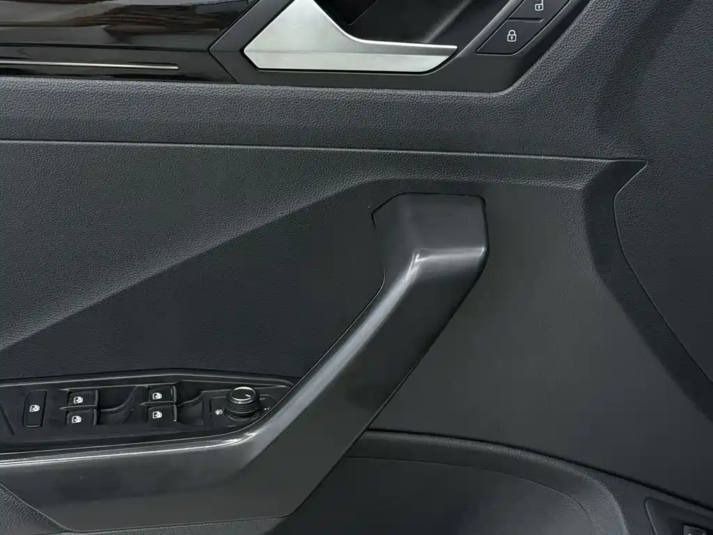 Volkswagen T-Roc 2022 — фото 10
