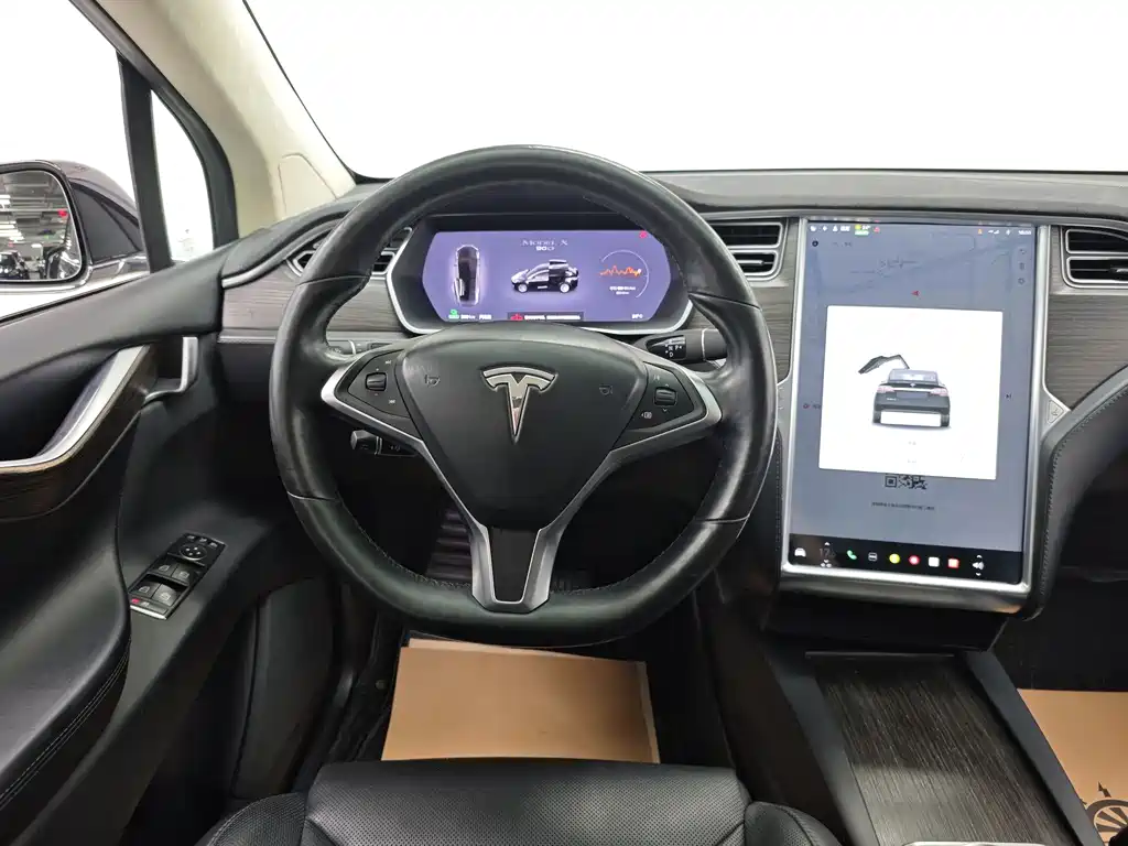 Tesla Model X 2016 — фото 12