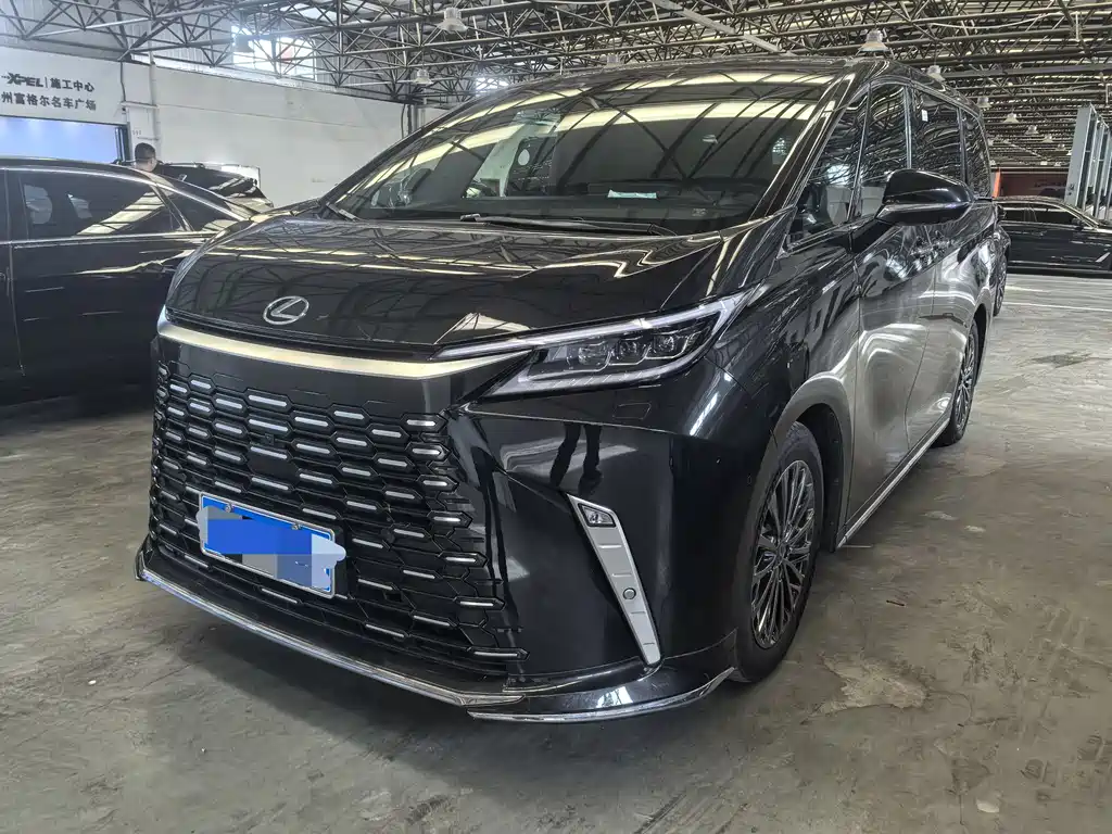 Lexus LM 2026