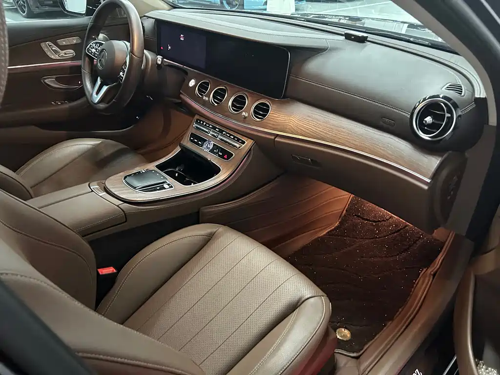 Mercedes-Benz E-Class 2020 — фото 11