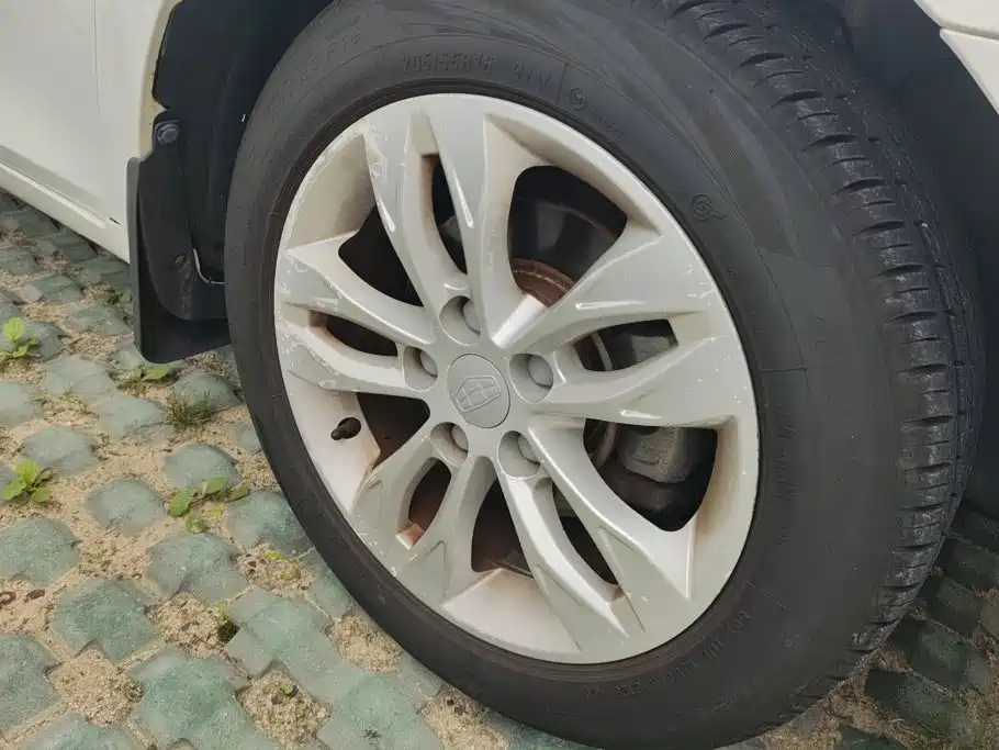 Geely Emgrand 2014