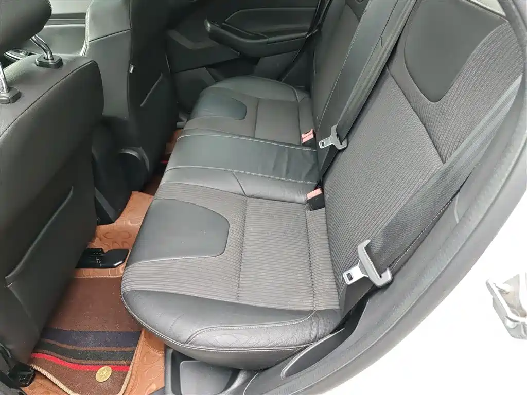 Ford Focus 2015 — фото 13