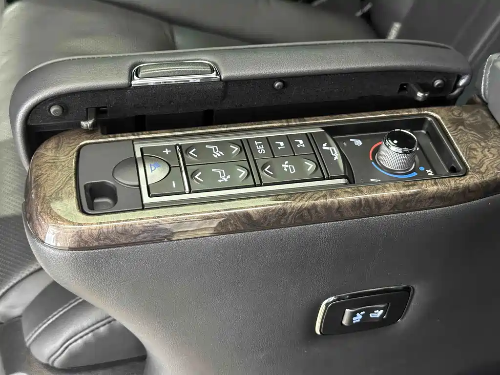 Toyota Vellfire 2023 — фото 14