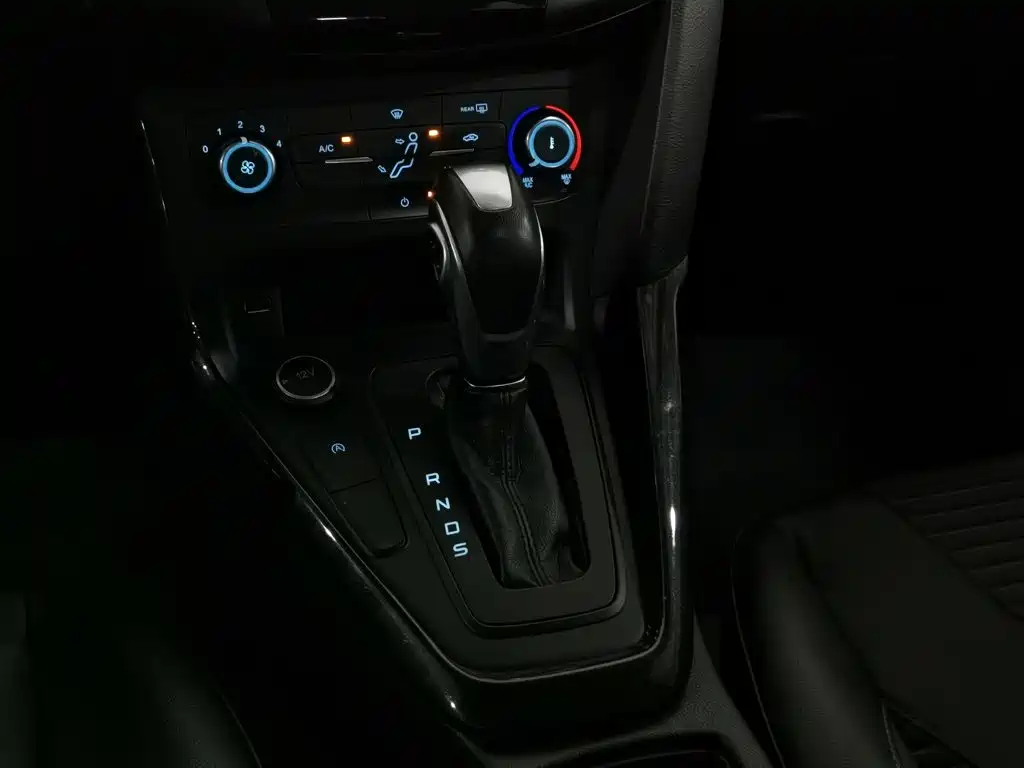 Ford Focus 2020 — фото 13
