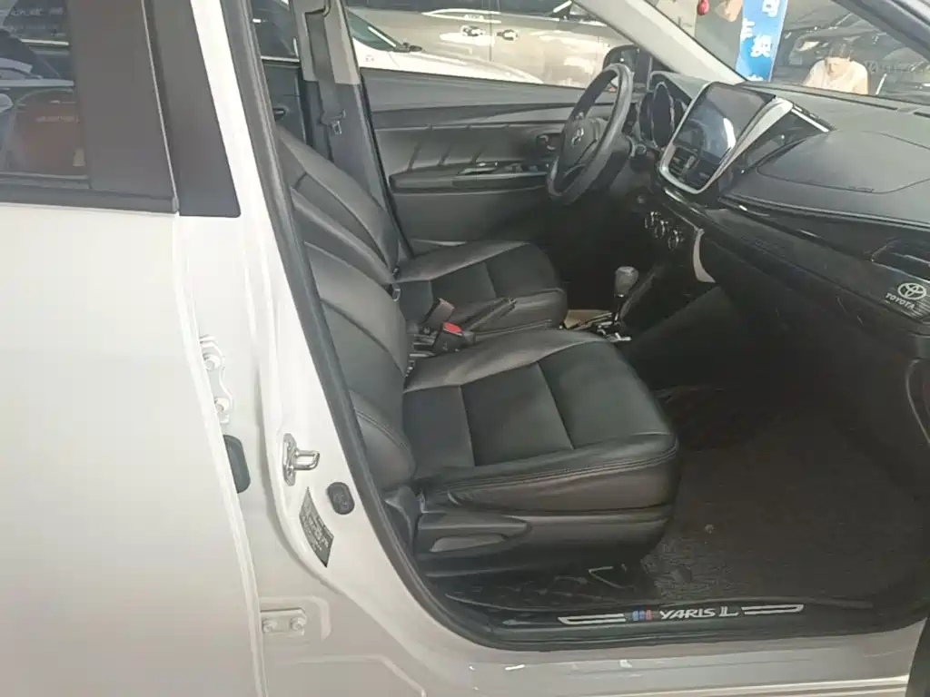 Toyota Yaris L 2021 — фото 25