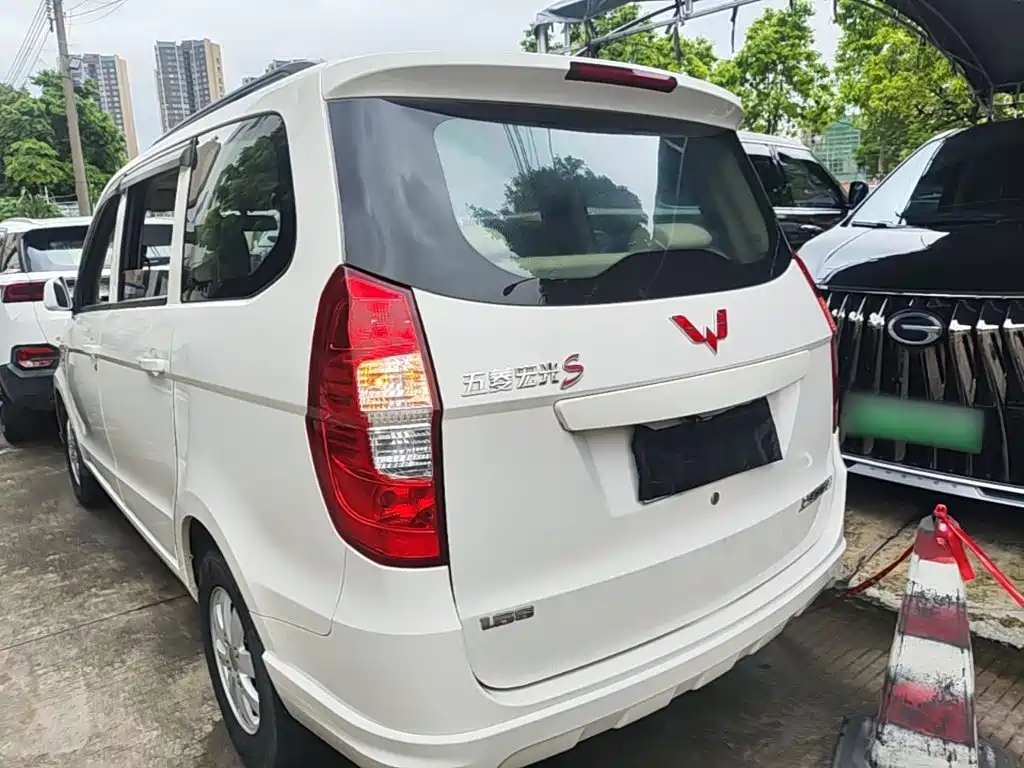 Wuling Hongguang 2017 — фото 5