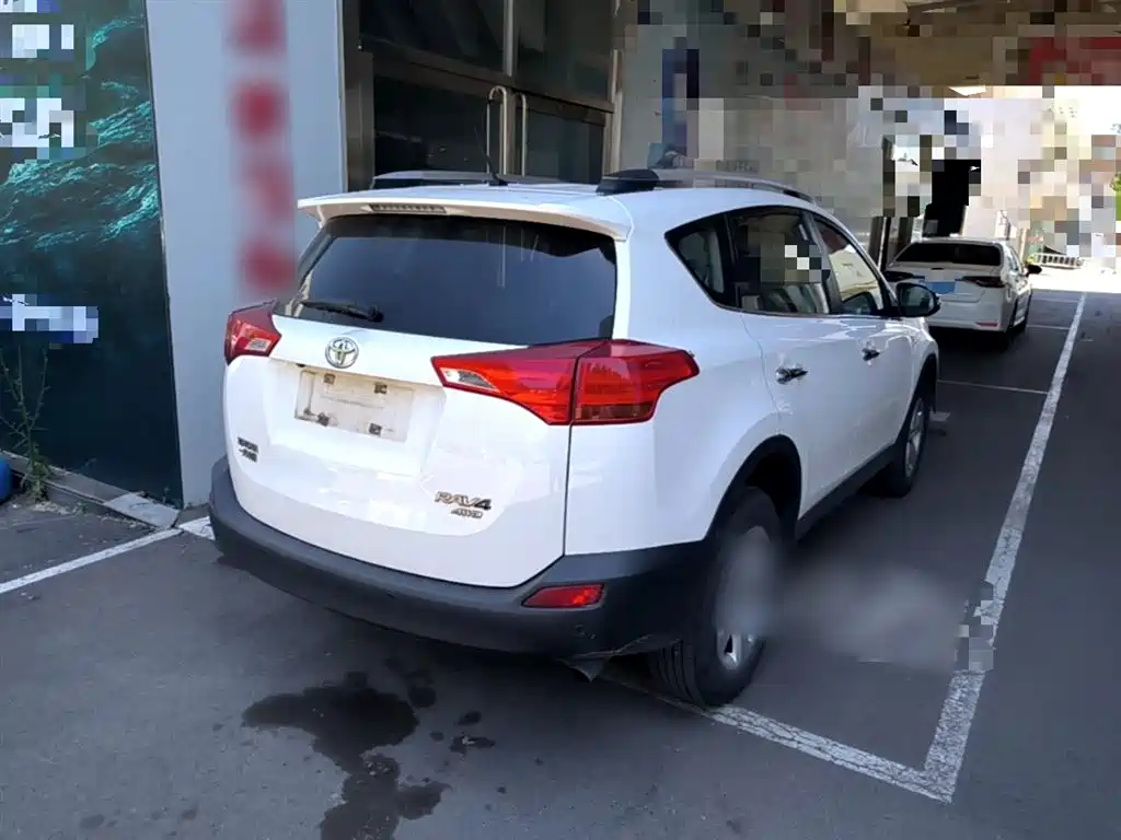 Toyota RAV4 2015 — фото 7
