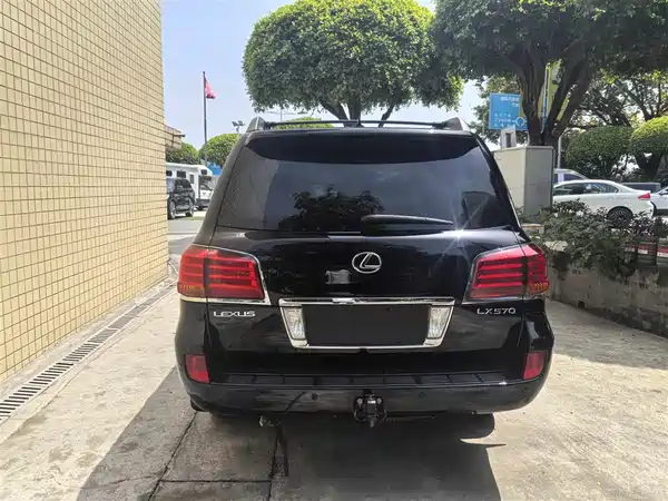Lexus LX 2010