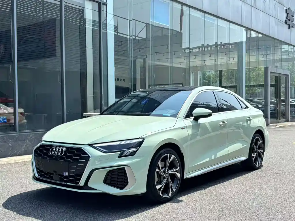 Audi A3 2023 — фото 1