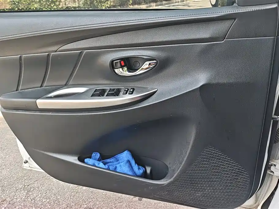 Toyota Yaris L 2015