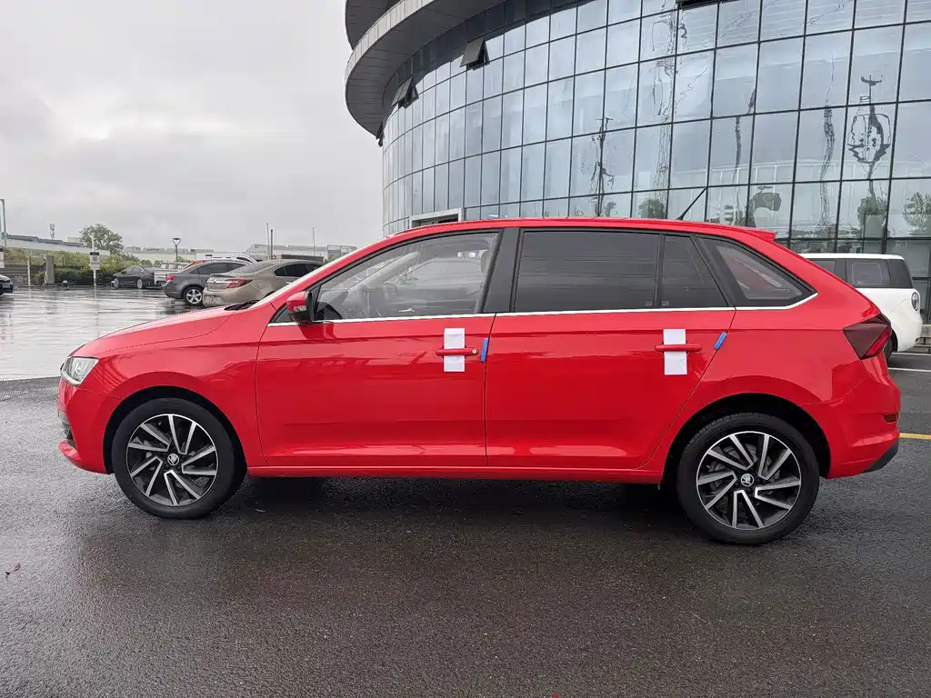 Skoda Rapid Spaceback 2020 — фото 17
