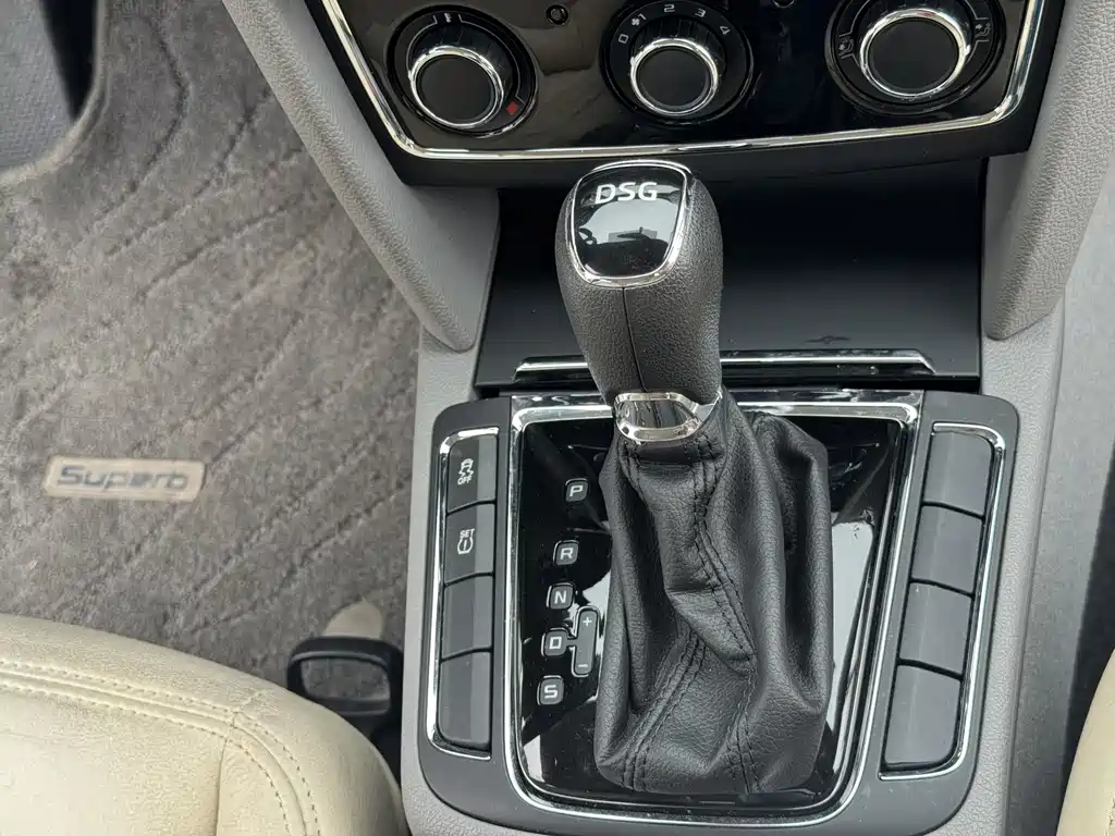 Skoda Superb 2013 — фото 24