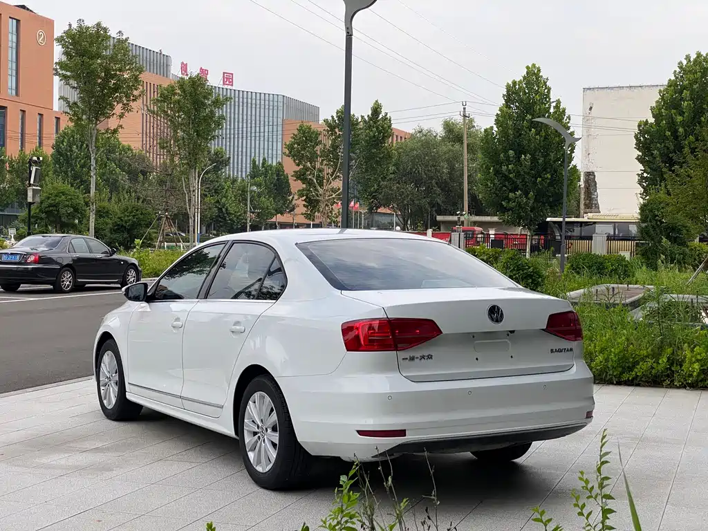 Volkswagen Sagitar 2016