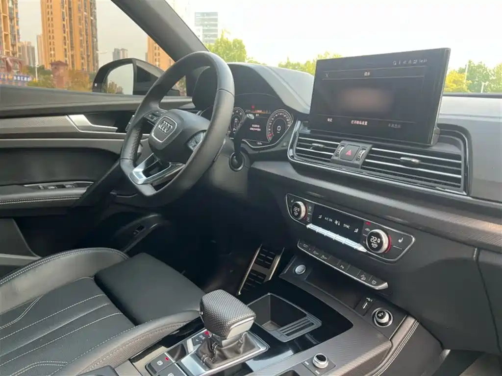 Audi Q5L 2023 — фото 22