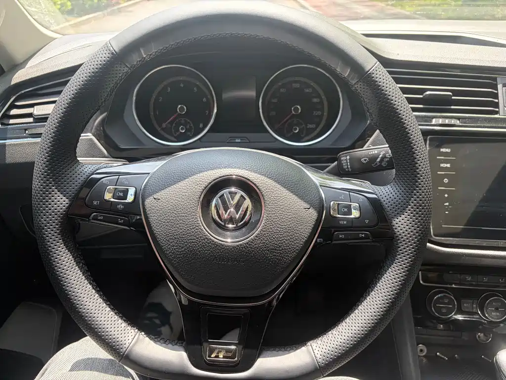 Volkswagen Tiguan L 2020 — фото 16