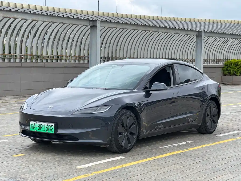 Tesla Model 3 2025 — фото 1