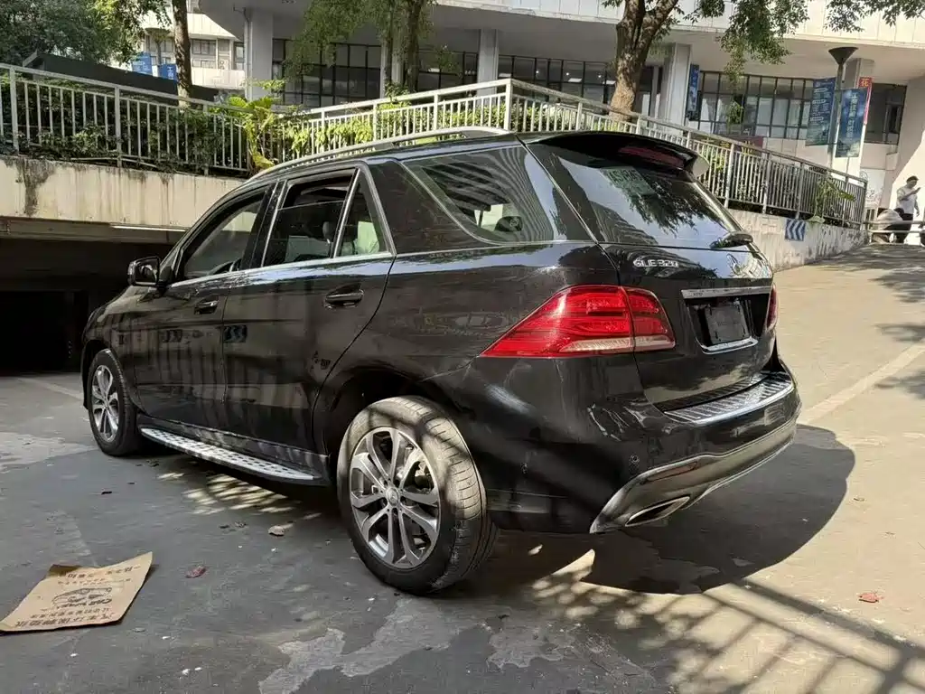 Mercedes-Benz GLE 2017 — фото 16