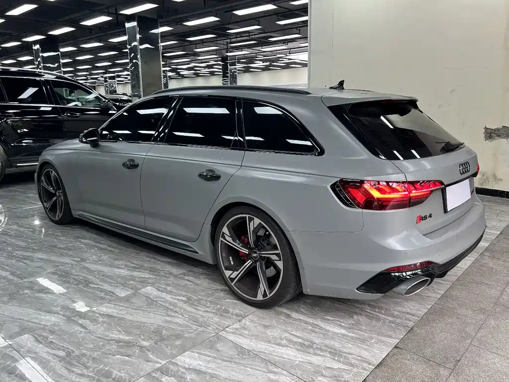 Audi RS 4 2021 — фото 12