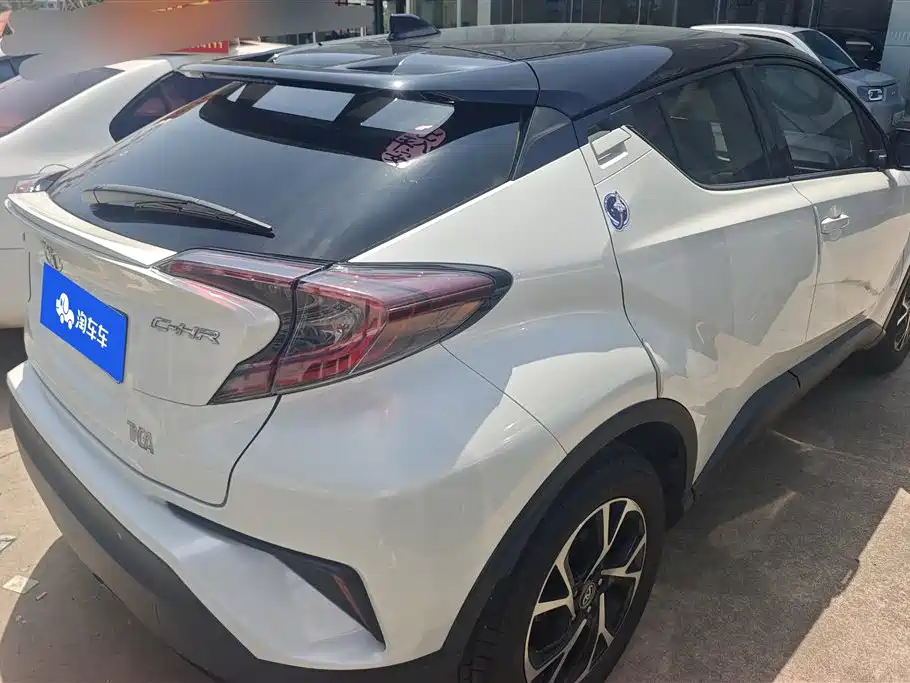 Toyota C-HR 2018 — фото 3