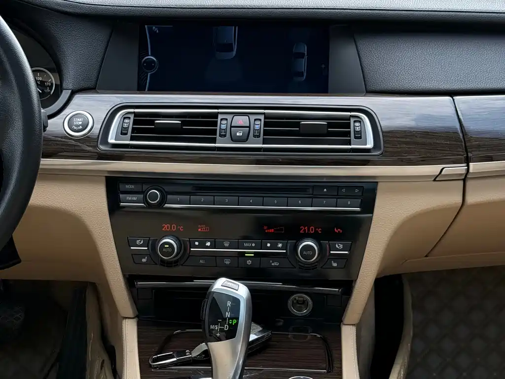 BMW 7 Series 2011 — фото 22