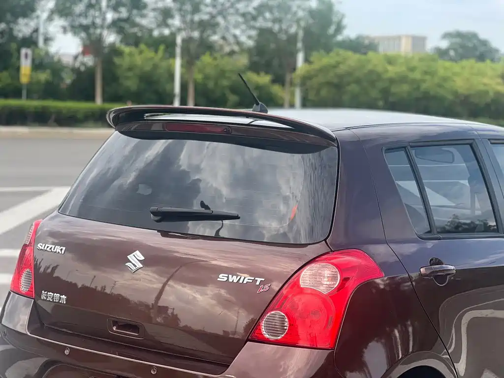 Suzuki Swift 2014 — фото 14