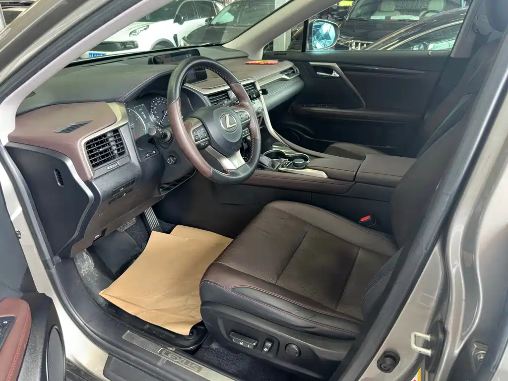 Lexus RX 2018 — фото 15