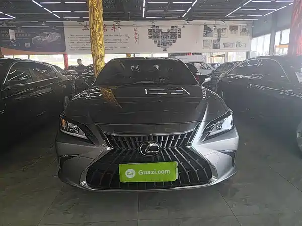 Lexus ES 2022