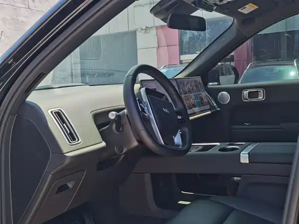 Li Auto L8 2025