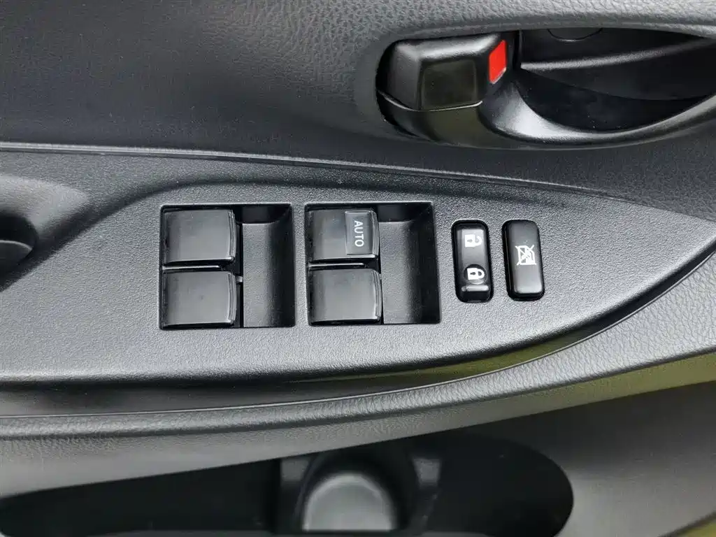 Toyota Yaris L 2019 — фото 9