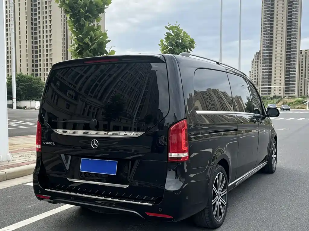 Mercedes-Benz V-Class 2022 — фото 11