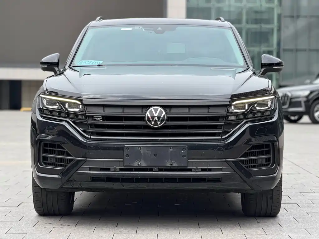 Volkswagen Touareg 2023 — фото 17