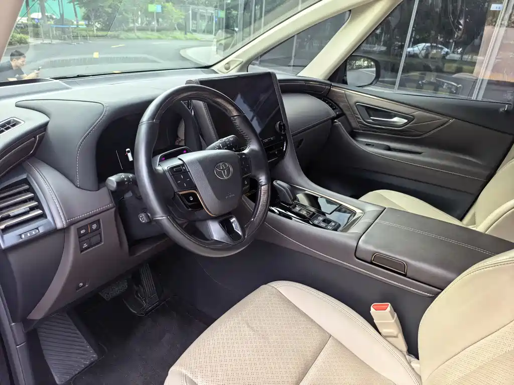 Toyota Alphard 2024