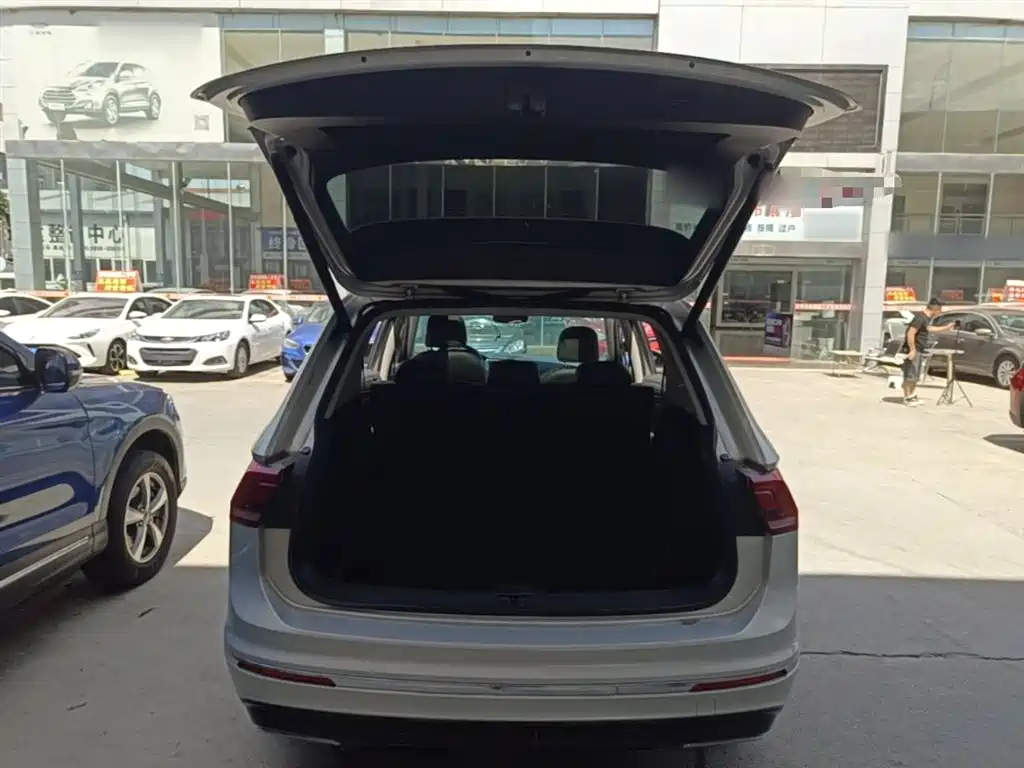 Volkswagen Tiguan L 2021 — фото 18