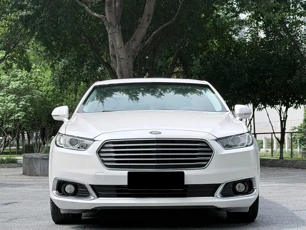 Ford Taurus 2017 — фото 2