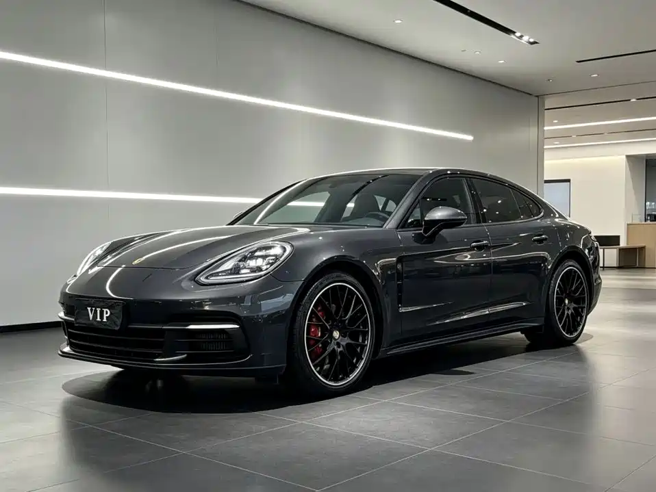 Porsche Panamera 2018 — фото 1