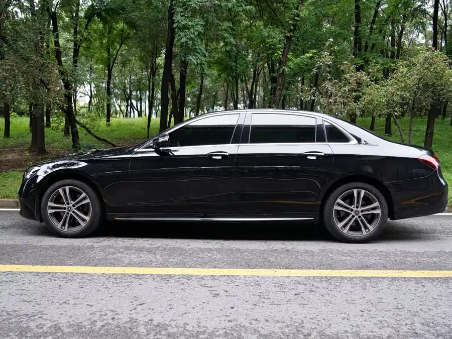 Mercedes-Benz E-Class 2023 — фото 13