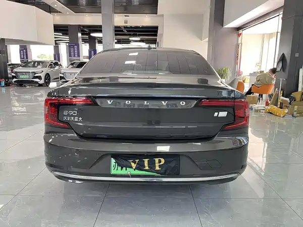 Volvo S90 Plug-In Hybrid 2021