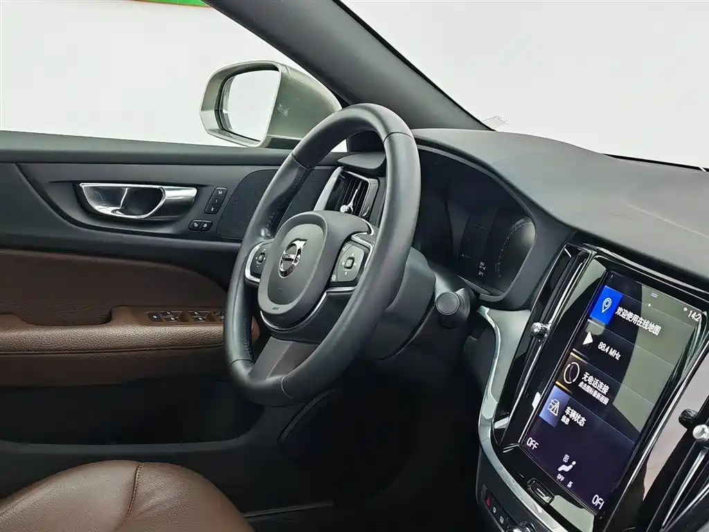 Volvo S60 2022 — фото 22