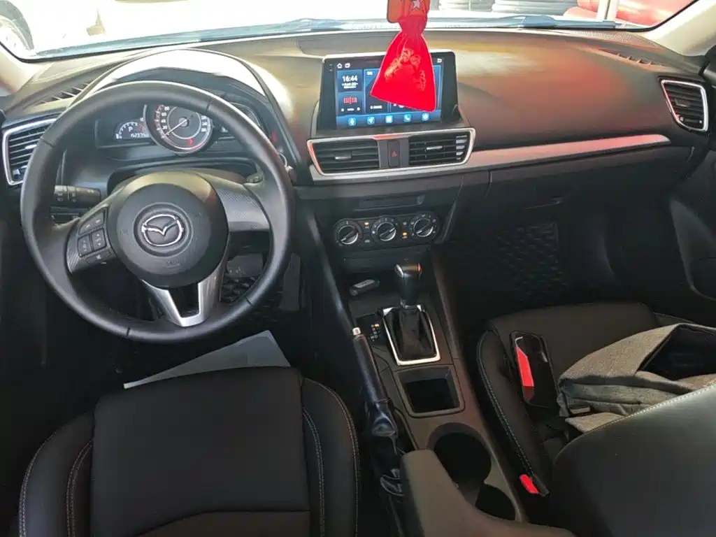 Mazda 3 Axela 2016 — фото 10