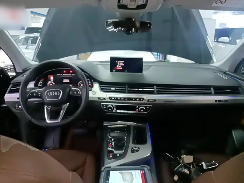Audi Q7 2019 — фото 10