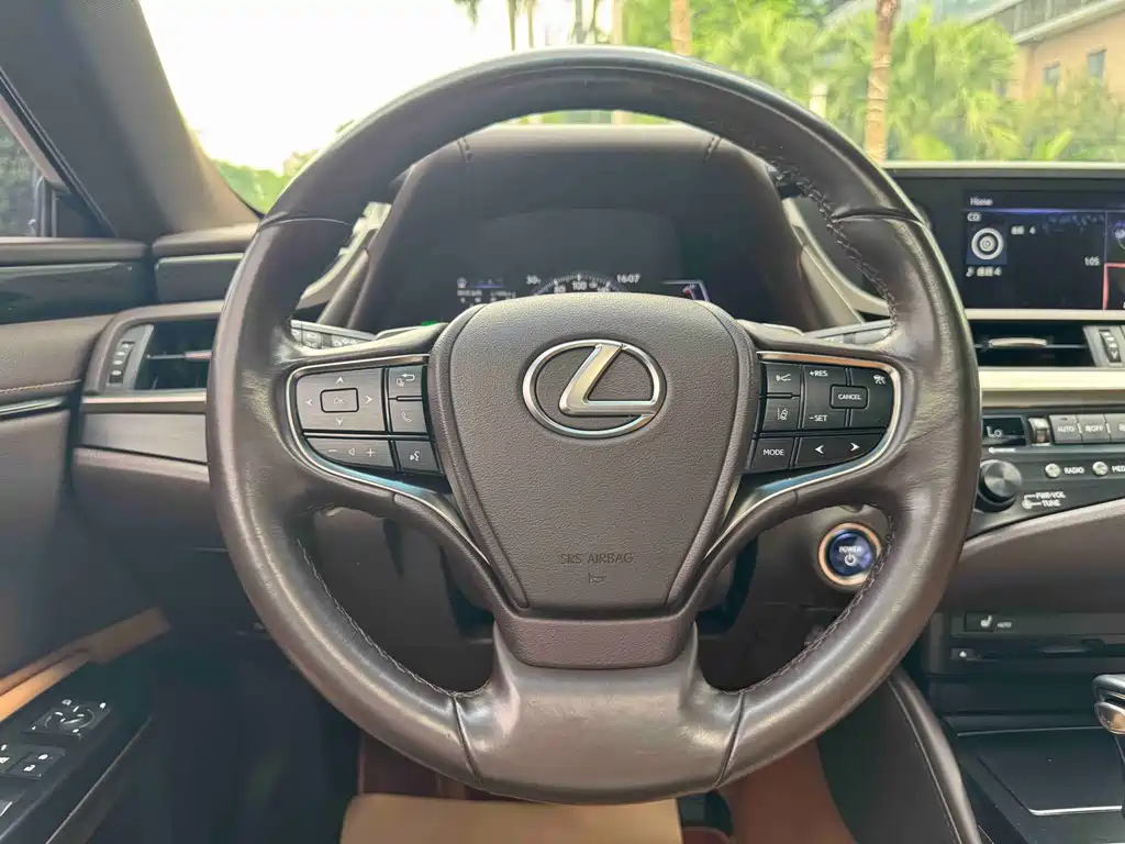 Lexus ES 2020 — фото 11