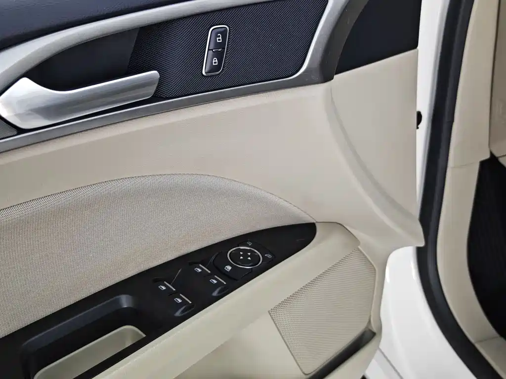 Ford Mondeo 2018 — фото 14