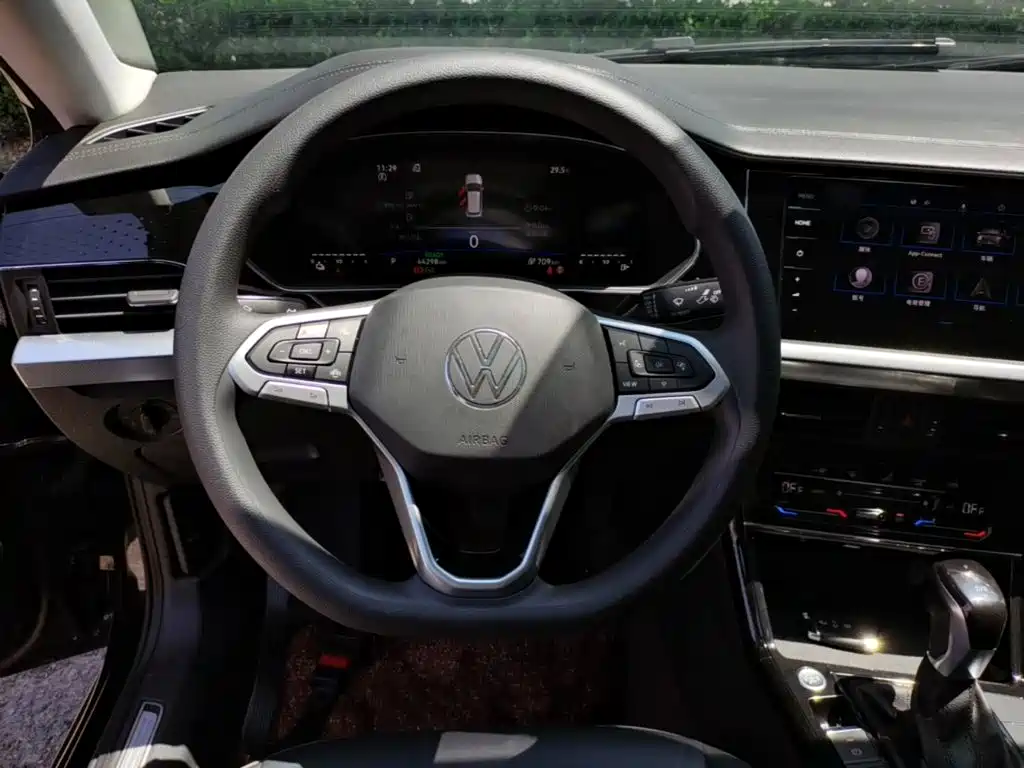 Volkswagen Passat PHEV 2023 — фото 11