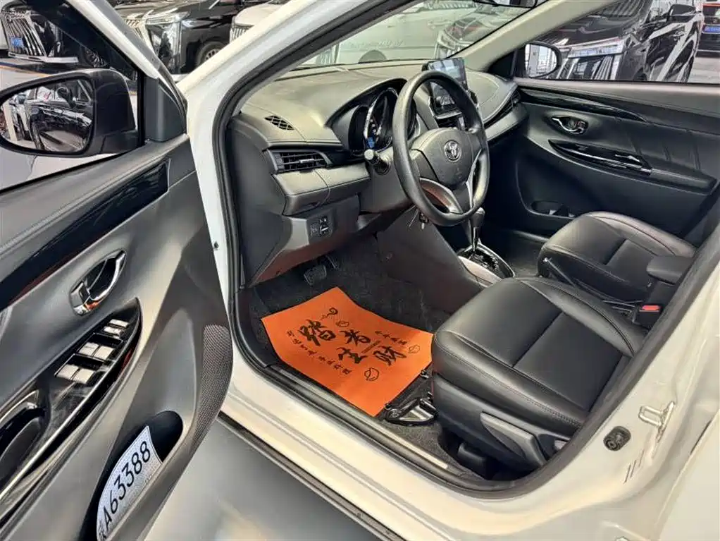Toyota Yaris L 2021