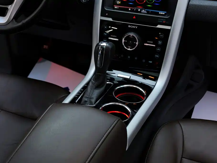 Ford Edge 2015 — фото 21