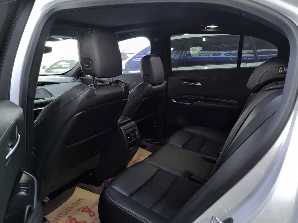 Cadillac XT4 2020 — фото 10